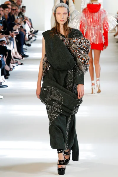 Look 11